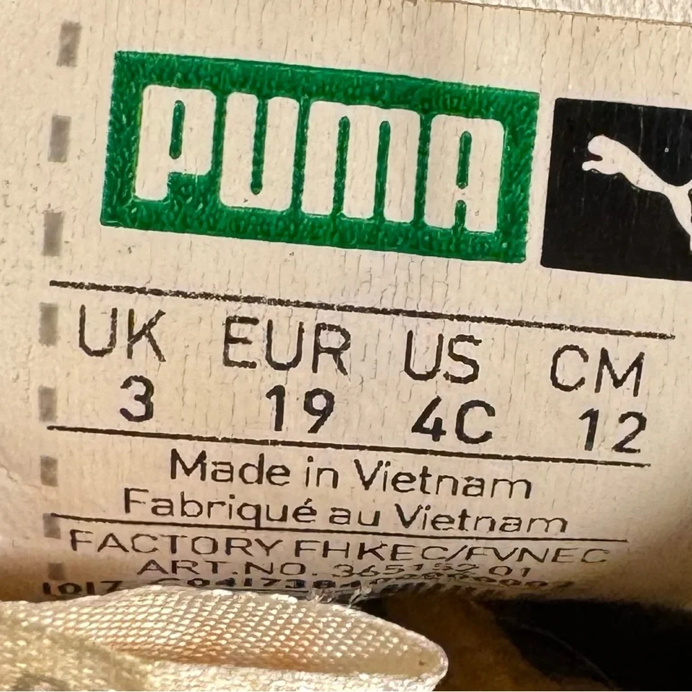 PUMA Toddler Minions Basket Tongue Sneakers Size 4C‎